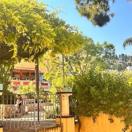 Un Petit Coin Proche De La Mer Menton Exterior foto