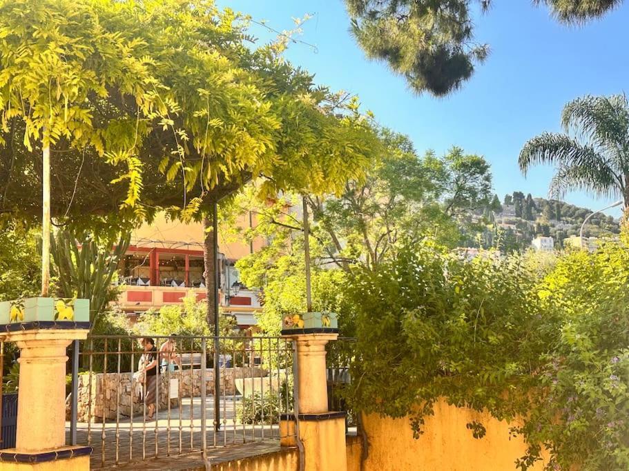 Un Petit Coin Proche De La Mer Menton Exterior foto